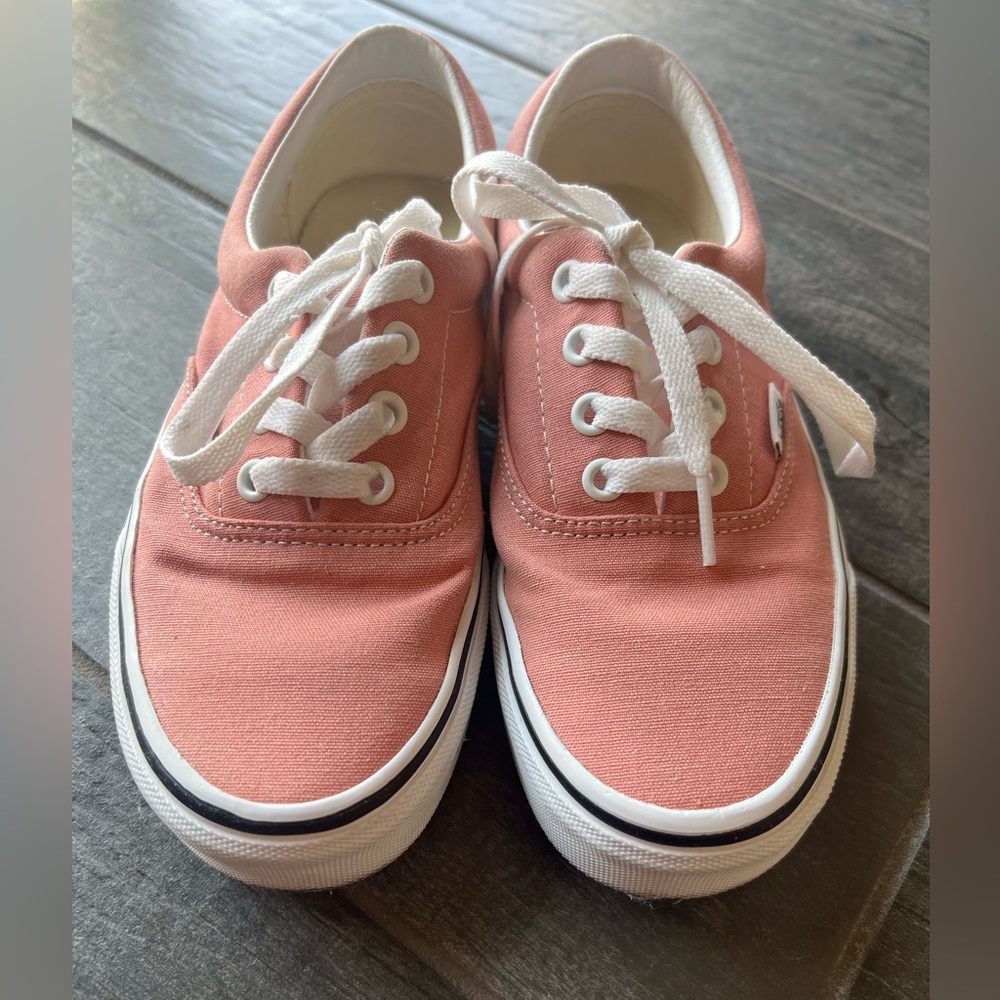 Woman’s salmon pink Vans